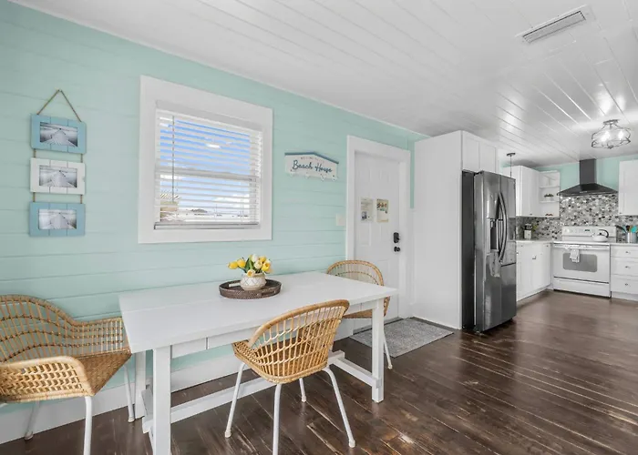 Two Bedroom Beach House With Private Parking, Outdoor Shower And More