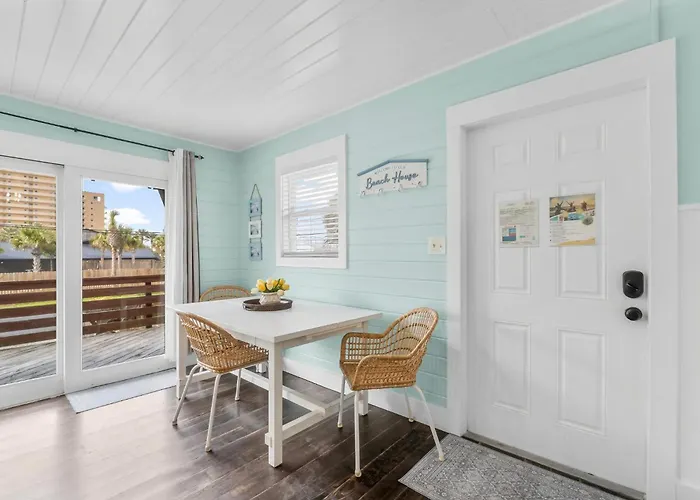 Two Bedroom Beach House With Private Parking, Outdoor Shower And More